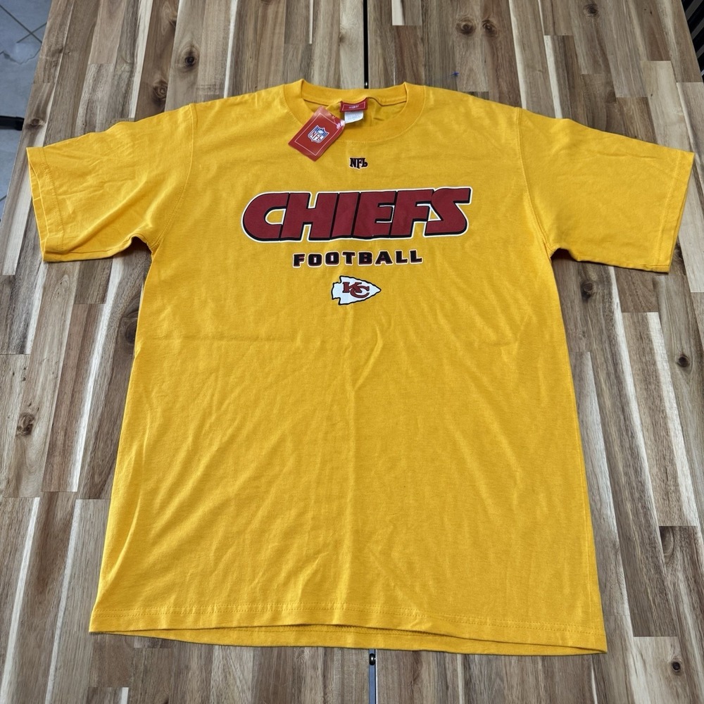 Kansas City‎ Chiefs Shirt Mens M Gold NFL Football Spell Out Logo Crew Y2K NWT